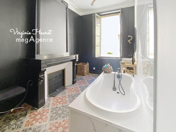 Maison à Narbonne, 11100 - 10 pièces 270m²