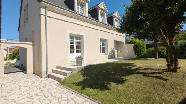 ACHAT-VENTE LAVAL - MAISON DE VILLE - 147 m²