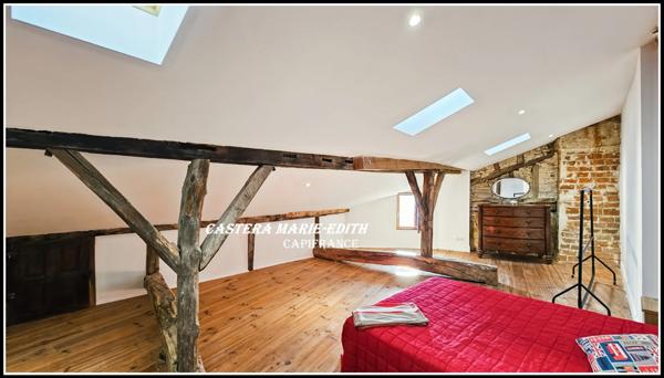 Maison de village rénovée -Proche AUCH - 7 pièces + Garage + Jardin exposé au SUD + Champ