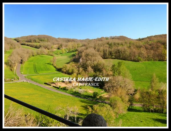 Maison de village rénovée -Proche AUCH - 7 pièces + Garage + Jardin exposé au SUD + Champ