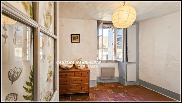 Maison de village rénovée -Proche AUCH - 7 pièces + Garage + Jardin exposé au SUD + Champ