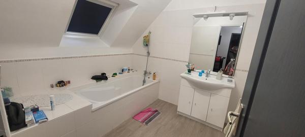 Proche des grands axes, au calme, commodités à pieds