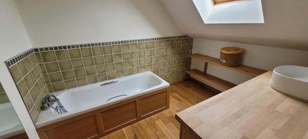 Proche des grands axes, au calme, commodités à pieds