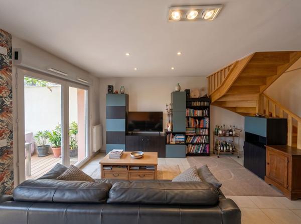 Maison Gardanne 5 pièces - 4 chambres -  92 m2 - jardin privatif - garage - 2 places de stationnement privatives - résidence sécurisée
