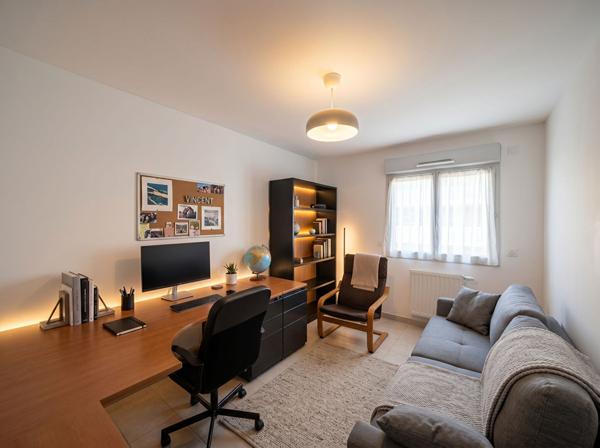 Maison Gardanne 5 pièces - 4 chambres -  92 m2 - jardin privatif - garage - 2 places de stationnement privatives - résidence sécurisée