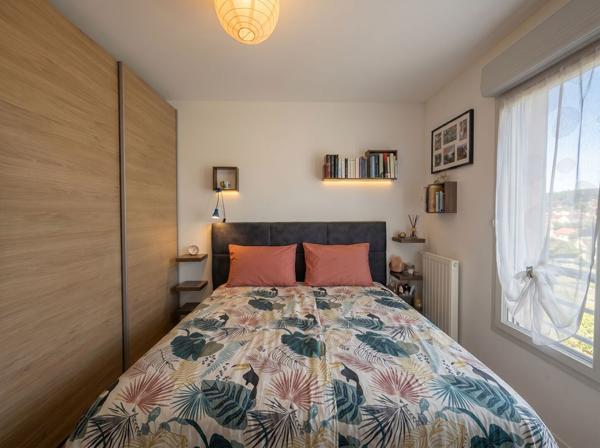 Maison Gardanne 5 pièces - 4 chambres -  92 m2 - jardin privatif - garage - 2 places de stationnement privatives - résidence sécurisée