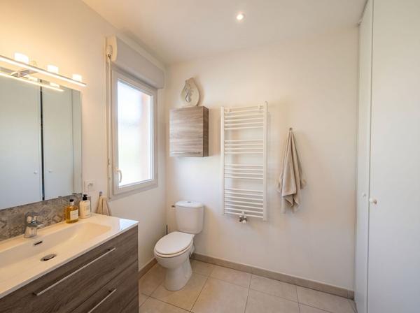 Maison Gardanne 5 pièces - 4 chambres -  92 m2 - jardin privatif - garage - 2 places de stationnement privatives - résidence sécurisée