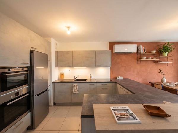 Maison Gardanne 5 pièces - 4 chambres -  92 m2 - jardin privatif - garage - 2 places de stationnement privatives - résidence sécurisée