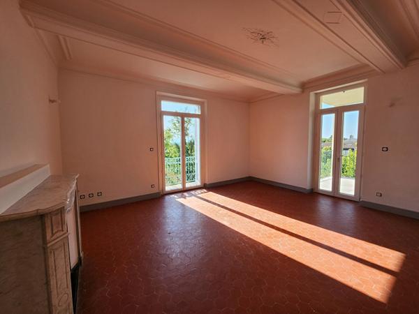 EXCLUSIVITE A LOUER A CHATEAUNEUF DE GADAGNE ENTRE AVIGNON ET L'ISLE SUR LA SORGUE - APPARTEMENT DE TYPE 1 de 27.70 m² de surface habitable AVEC TERRASSE DE 8.87 M² + BALCON 2.27 M² - PARKING