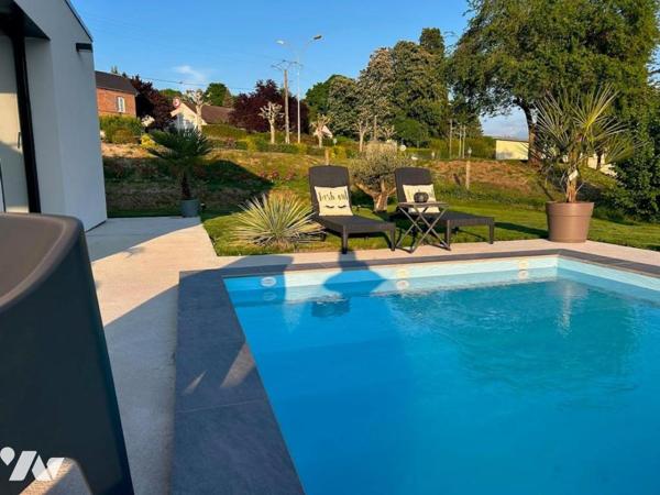 ENTRE ORBEC ET LISIEUX RARE A LA VENTE PROPRIETE D'EXCEPTION AUX PRESTATIONS DE QUALITES  PISCINE
