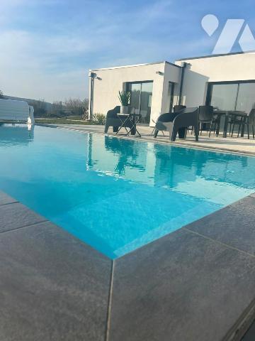 ENTRE ORBEC ET LISIEUX RARE A LA VENTE PROPRIETE D'EXCEPTION AUX PRESTATIONS DE QUALITES  PISCINE
