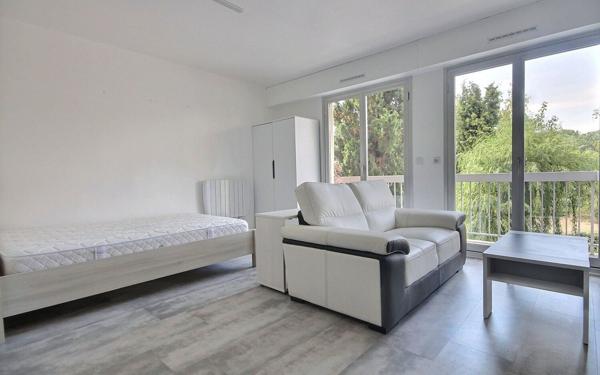 Appartement à louer    1 pièce •  Meudon