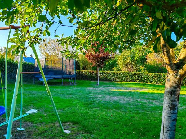 Maison avec vie de plain-pied /  5 Chambres / terrain / grand garage en sous-sol !! A visiter sans tarder !