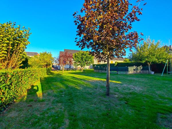 Maison avec vie de plain-pied /  5 Chambres / terrain / grand garage en sous-sol !! A visiter sans tarder !