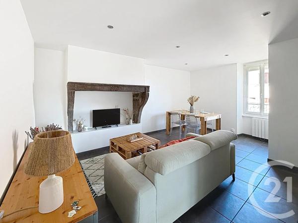 Appartement F3 à vendre  3 pièces - 79,79 m 2   CEYRAT  - 63