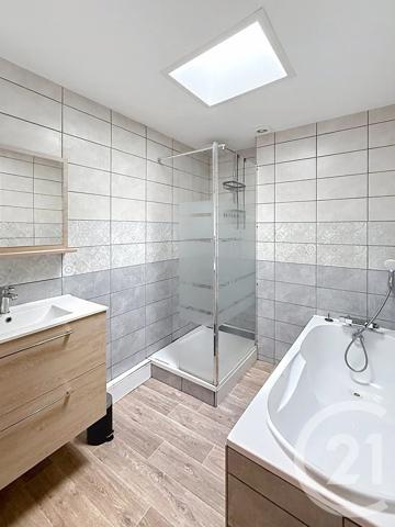 Appartement F3 à vendre  3 pièces - 79,79 m 2   CEYRAT  - 63