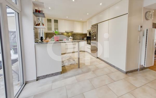 Maison à vendre    8 pièces •  Dammartin-en-Goële