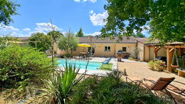 Maison de plain-pied 6 pièces + garage avec piscine à vendre à Charmeil, proche Vichy – 142 m² hab - (03)