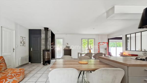 Maison de plain-pied 6 pièces + garage avec piscine à vendre à Charmeil, proche Vichy – 142 m² hab - (03)