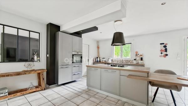 Maison de plain-pied 6 pièces + garage avec piscine à vendre à Charmeil, proche Vichy – 142 m² hab - (03)