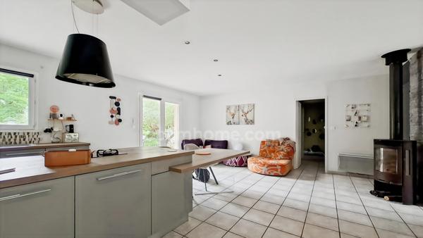 Maison de plain-pied 6 pièces + garage avec piscine à vendre à Charmeil, proche Vichy – 142 m² hab - (03)