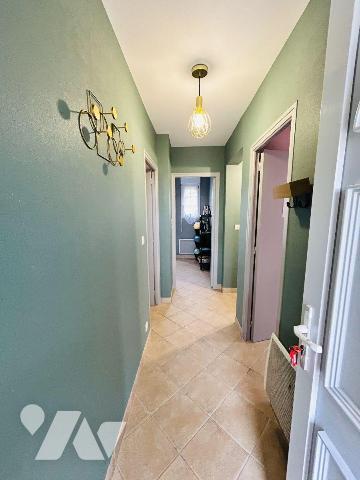 Aucun travaux à prévoir pour ce bien à quelques mètres d'une grande plage de sable fin....

C...