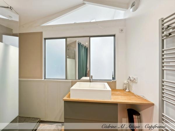 Maison à vendre à La Rochelle, 135m2 de plain-pied, avec jardin, garage et cave.