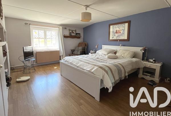Maison à vendre 9 pièces 218 m² Valence-en-Poitou
