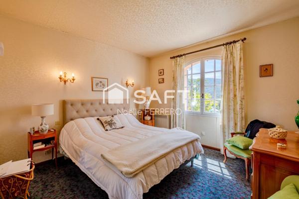 Villa T6 vue collines proche centre ville la Môle