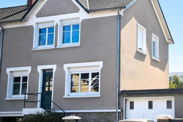 Vente - Maison 8 pièces 163 m 2 SABLE SUR SARTHE (72300)