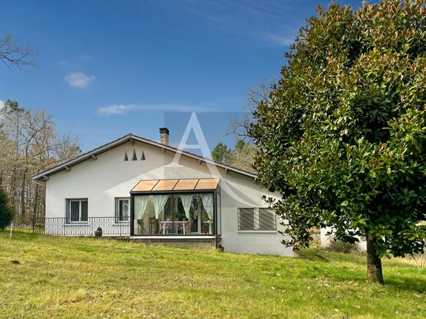 Maison de campagne avec 1,11 hectares et dépendances.