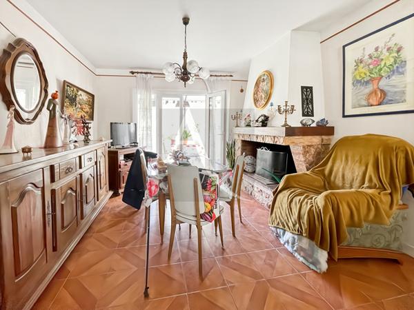 Maison de campagne avec 1,11 hectares et dépendances.