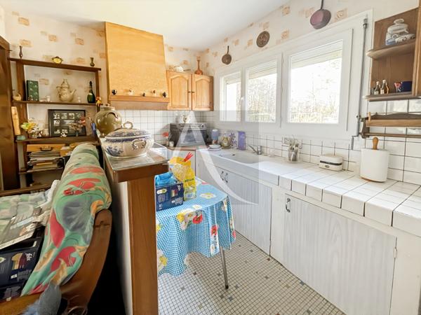 Maison de campagne avec 1,11 hectares et dépendances.