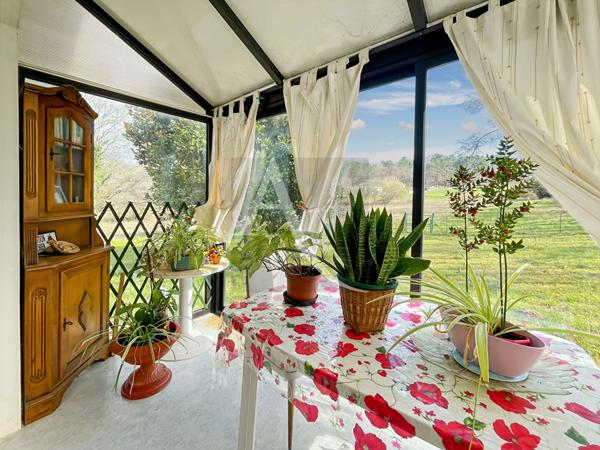 Maison de campagne avec 1,11 hectares et dépendances.