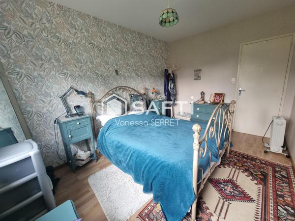 Maison familiale avec véranda plein sud et jardin arboré : un havre de paix à Saint-Hilaire-Petitville.