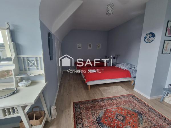 Maison familiale avec véranda plein sud et jardin arboré : un havre de paix à Saint-Hilaire-Petitville.