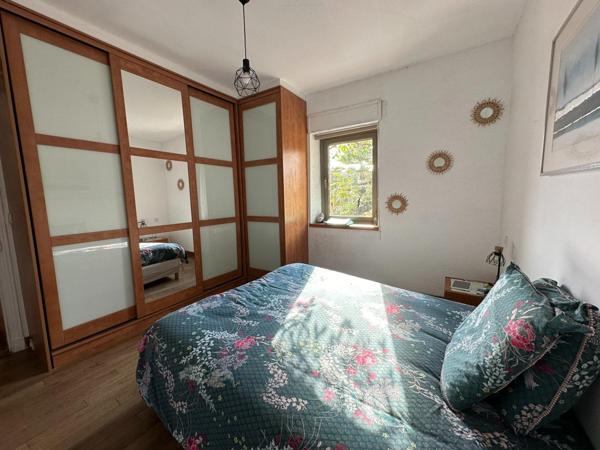 Longère 230 m², 4 pièces, 3 chambres, double garage.