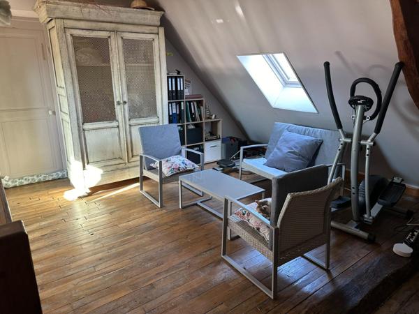 Longère 230 m², 4 pièces, 3 chambres, double garage.