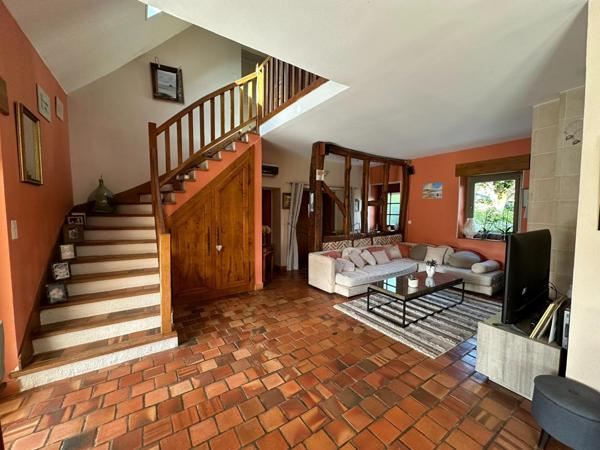 Longère 230 m², 4 pièces, 3 chambres, double garage.