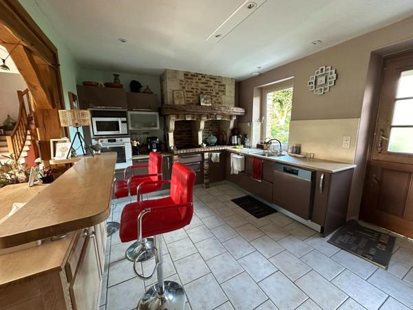 Longère 230 m², 4 pièces, 3 chambres, double garage.