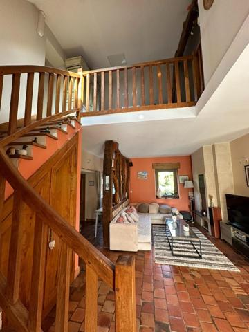 Longère 230 m², 4 pièces, 3 chambres, double garage.