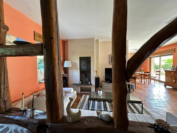 Longère 230 m², 4 pièces, 3 chambres, double garage.