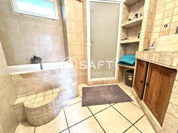 A VISITER SUR LE PONTET (84) MAGNIFIQUE MAISON DE VILLE DE 105 M² ENV. AVEC UNE COUR DE 70 M2