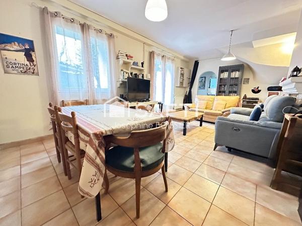 A VISITER SUR LE PONTET (84) MAGNIFIQUE MAISON DE VILLE DE 105 M² ENV. AVEC UNE COUR DE 70 M2