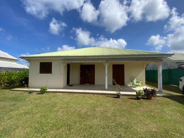 À Lamentin, maison de 83m² avec terrasse 3 chambres à louer