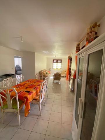 À Lamentin, maison de 83m² avec terrasse 3 chambres à louer