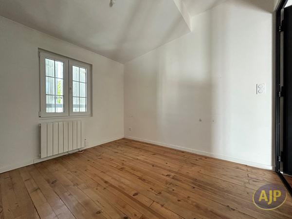 Appartement à louer Libourne : 2 pièces, 39m² avec 1 chambre(s) à 596€ - AJP Immobilier Saint Andre de Cubzac