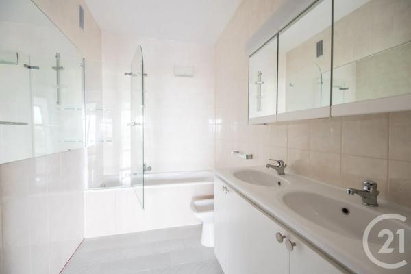 Appartement F3 à vendre  3 pièces - 81,23 m 2   NICE  - 06