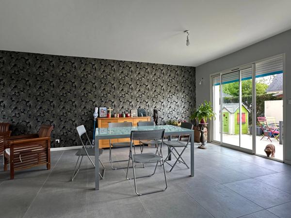 Maison à vendre de 4 chambres, 115m² de 2005 pièces VIVY (49680)