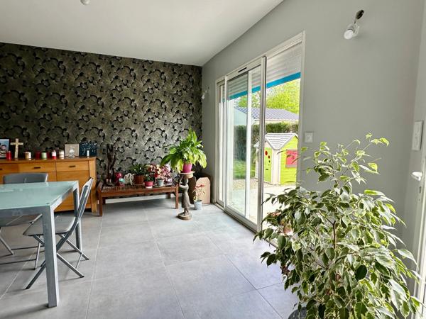 Maison à vendre de 4 chambres, 115m² de 2005 pièces VIVY (49680)